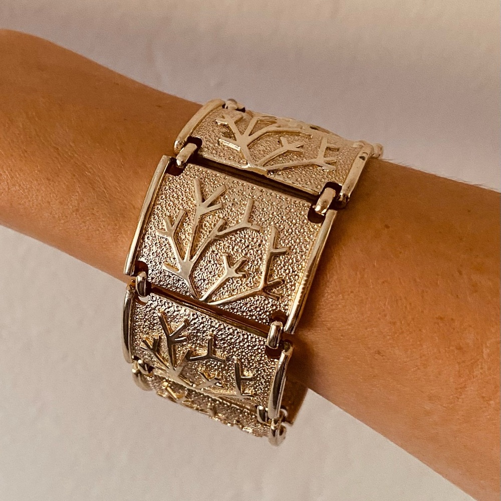 Vintage Signed Coro Brushed Gold Tone Decorative Cuff Stunning Bracelet